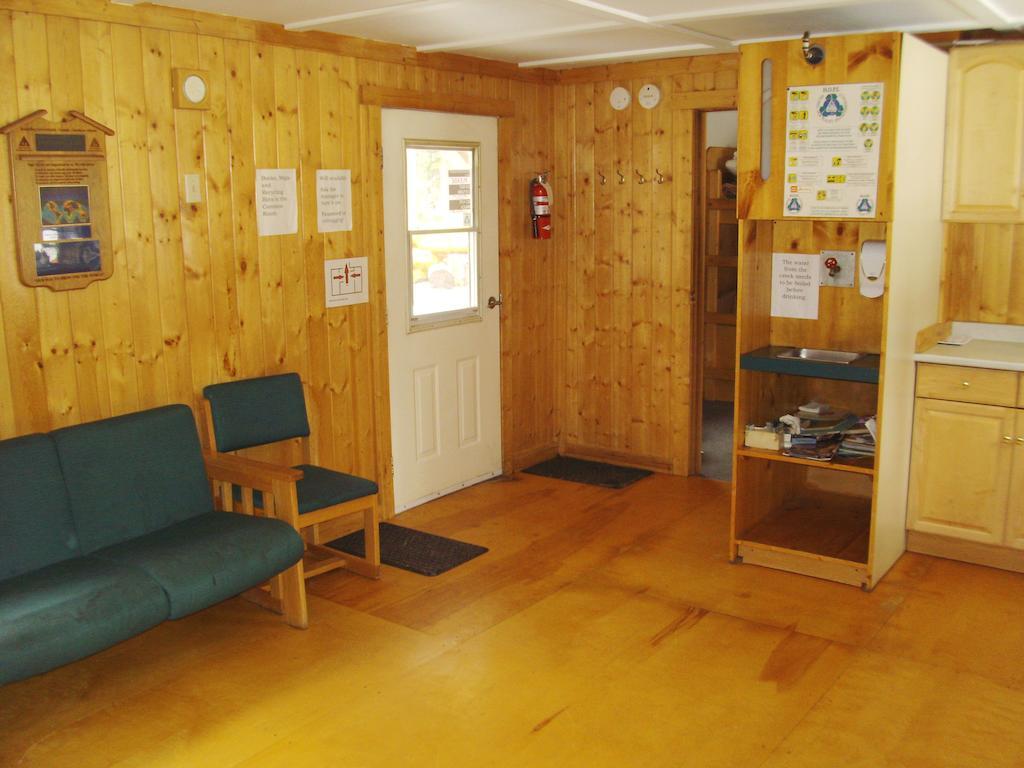 Hi Mosquito Creek - Wilderness Hostel Lake Louise Chambre photo