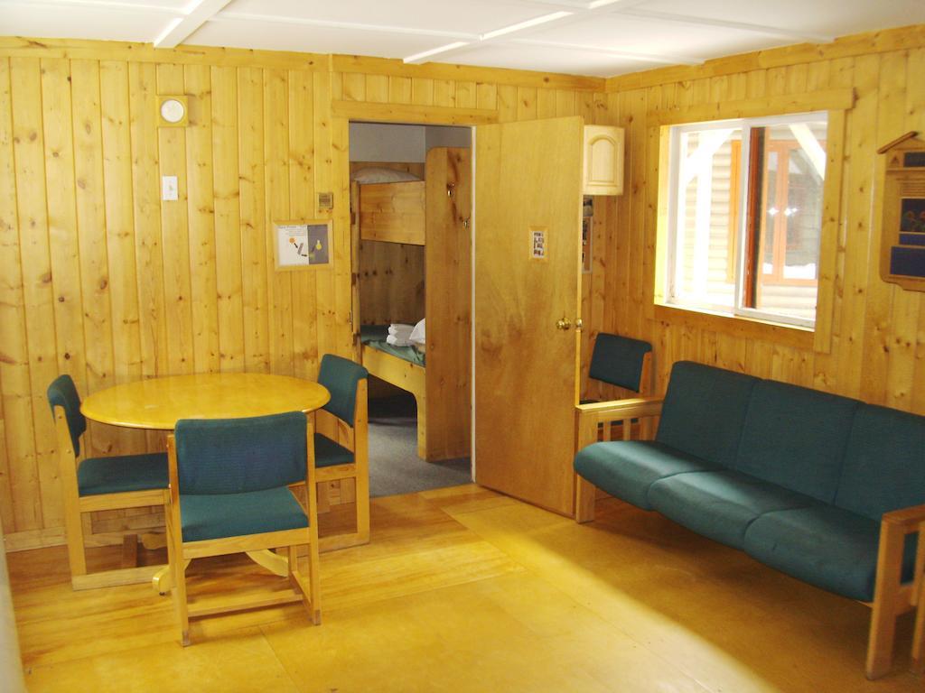 Hi Mosquito Creek - Wilderness Hostel Lake Louise Extérieur photo