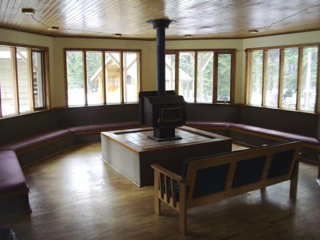Hi Mosquito Creek - Wilderness Hostel Lake Louise Extérieur photo