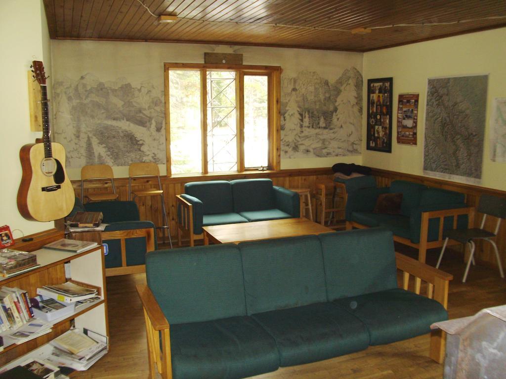 Hi Mosquito Creek - Wilderness Hostel Lake Louise Extérieur photo