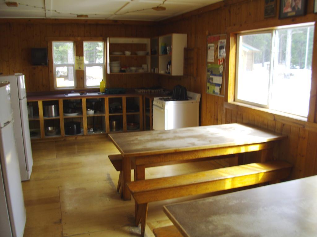 Hi Mosquito Creek - Wilderness Hostel Lake Louise Extérieur photo